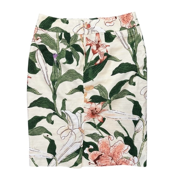 Ann Taylor Garden Floral Pencil Skirt with lilies 2 Petite - Picture 6 of 9